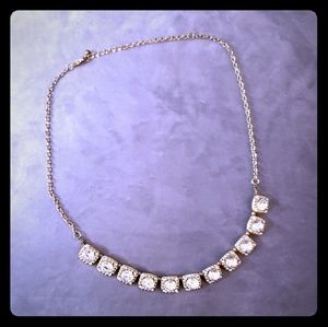 Elegant gold necklace
